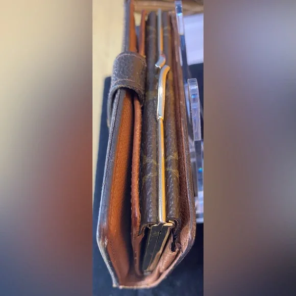 Louis Vuitton Vintage Viennois Wallet with Kisslock. Authentic and rare. - Picture 12 of 17